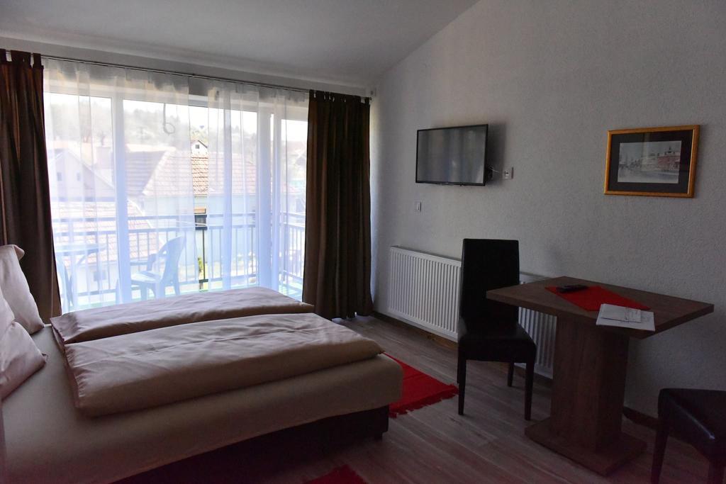 Apartments Victoria 022 Vrdnik Εξωτερικό φωτογραφία
