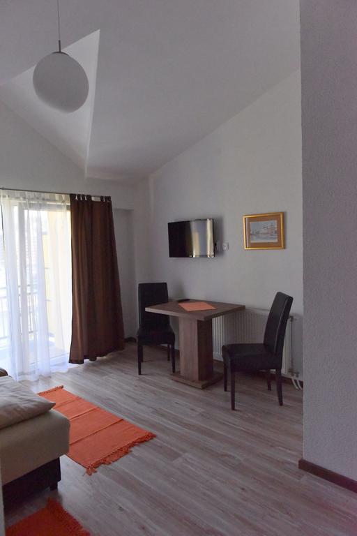 Apartments Victoria 022 Vrdnik Εξωτερικό φωτογραφία