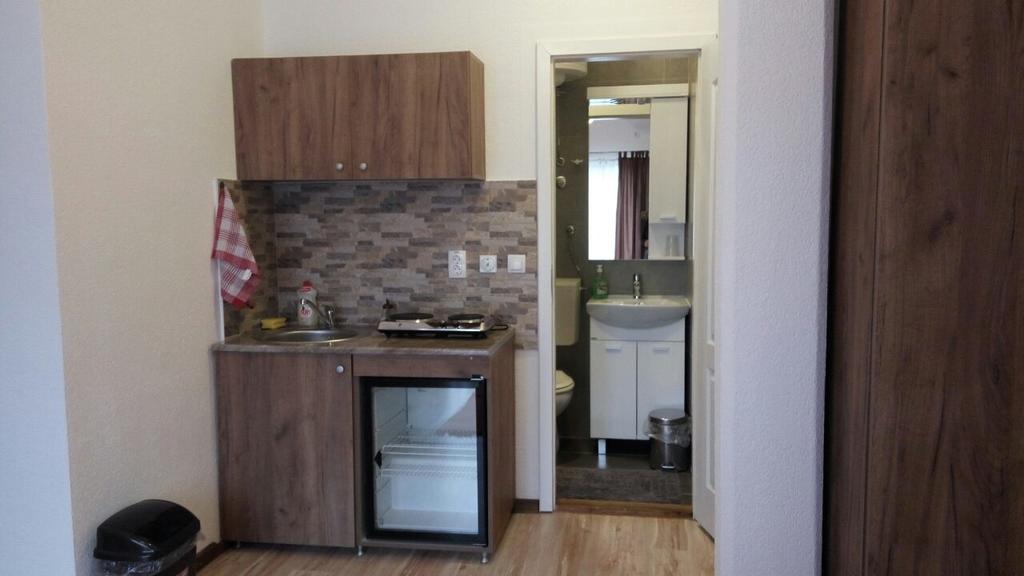 Apartments Victoria 022 Vrdnik Εξωτερικό φωτογραφία